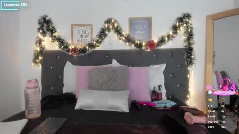 Sara  online show from December 2025 07:09:01 PM