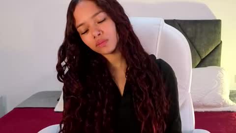 Snapshot of sara_sharma chatting on September 2025 04:08:01 PM sara online show from September 2025 04:08:01 PM