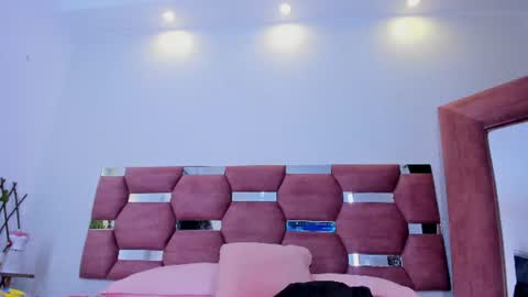 sara_sm1th_ online show from July 2026 11:38:02 AM