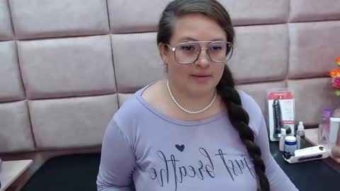 Snapshot of sara_thonson_ chatting on February 2025 09:05:02 AM sara_thonson_ online show from February 2025 09:05:02 AM