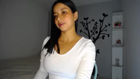 Snapshot of sara_tris chatting on February 2025 01:09:01 AM Sara online show from February 2025 01:09:01 AM