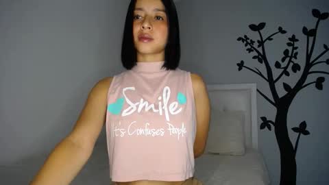 Snapshot of sara_tris chatting on November 2025 02:00:02 AM Sara online show from November 2025 02:00:02 AM