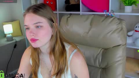 Snapshot of saraa_broown chatting on February 2026 01:04:01 AM Sara online show from February 2026 01:04:01 AM