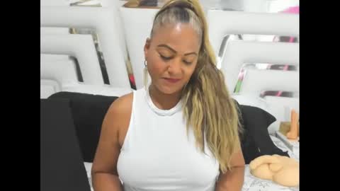 Snapshot of saraajhons chatting on November 2025 08:19:01 PM Sara online show from November 2025 08:19:01 PM