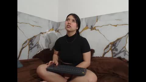 sara and thomas online show from November 2025 12:00:02 AM