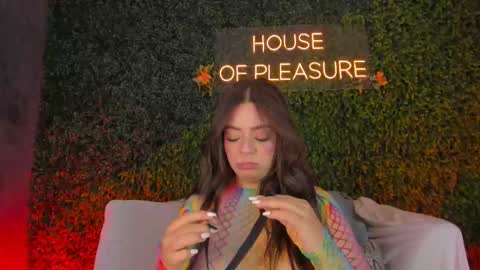 Sarah Bonneth online show from February 2026 11:54:02 AM