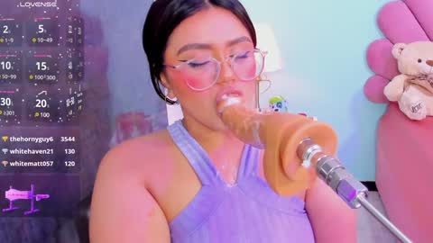 Snapshot of sarah_gold_1 chatting on December 2024 09:31:01 AM Sarah online show from December 2024 09:31:01 AM