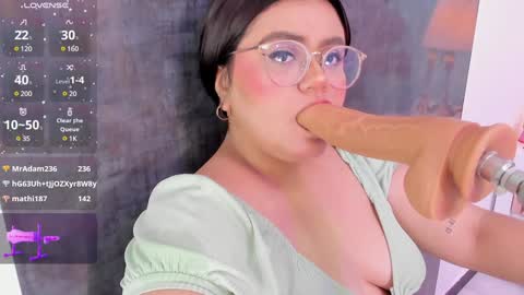 Snapshot of sarah_gold_1 chatting on January 2025 03:17:02 AM Sarah online show from January 2025 03:17:02 AM