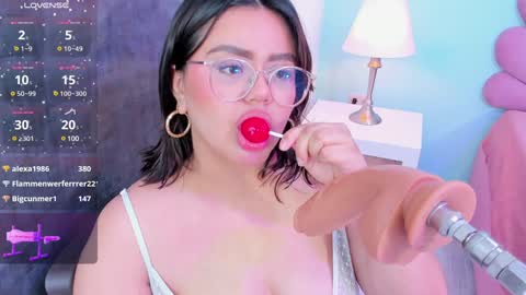 Snapshot of sarah_gold_1 chatting on January 2025 03:31:01 AM Sarah online show from January 2025 03:31:01 AM