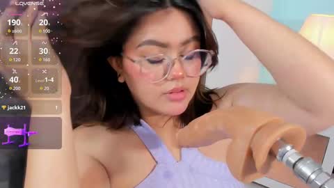 Snapshot of sarah_gold_1 chatting on February 2025 04:07:02 AM Sarah online show from February 2025 04:07:02 AM