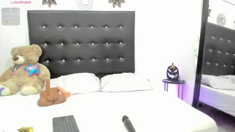 sarah_lowee online show from October 2025 12:11:01 AM