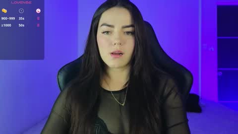 Snapshot of sarah_swtt chatting on December 2025 02:28:01 AM - next broadcast 28 nov 7 pm Col online show from December 2025 02:28:01 AM