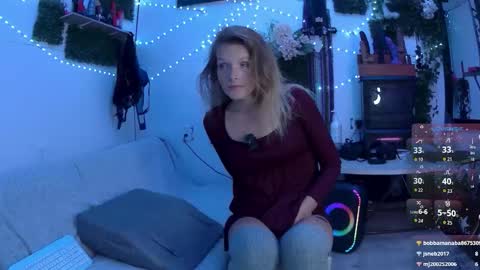 sarahdellisonn online show from November 2025 08:33:02 PM