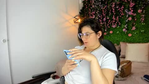 Sarah Deyvis online show from December 2025 01:17:04 PM