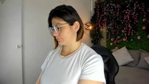 Sarah Deyvis online show from January 2026 02:22:02 PM