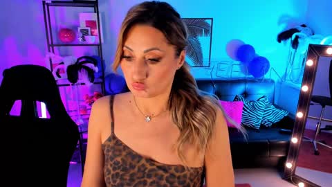 Snapshot of sarahholly chatting on December 2024 03:00:02 PM Divine Sarah NONUDE model online show from December 2024 03:00:02 PM