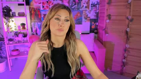 Snapshot of sarahholly chatting on January 2025 11:11:01 AM Divine Sarah NONUDE model online show from January 2025 11:11:01 AM