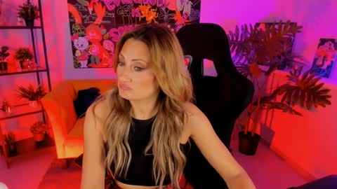 Snapshot of sarahholly chatting on January 2025 05:33:02 PM Divine Sarah NONUDE model online show from January 2025 05:33:02 PM