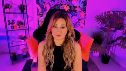 Snapshot of sarahholly chatting on January 2025 02:28:01 PM Divine Sarah NONUDE model online show from January 2025 02:28:01 PM