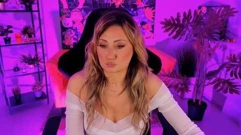 Snapshot of sarahholly chatting on February 2025 11:36:02 AM Divine Sarah NONUDE model online show from February 2025 11:36:02 AM