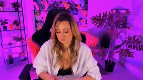 Snapshot of sarahholly chatting on March 2025 11:39:02 AM Divine Sarah NONUDE model online show from March 2025 11:39:02 AM