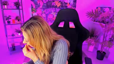 Snapshot of sarahholly chatting on March 2025 11:53:02 AM Divine Sarah NONUDE model online show from March 2025 11:53:02 AM