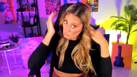 Snapshot of sarahholly chatting on October 2025 12:17:02 PM Divine Sarah NONUDE model online show from October 2025 12:17:02 PM