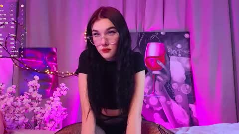 Snapshot of sarahhunny chatting on November 2025 09:25:02 PM Sarah online show from November 2025 09:25:02 PM