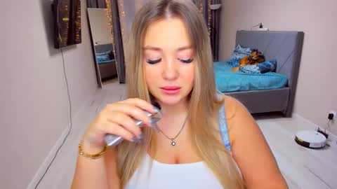 Snapshot of sarahmils chatting on January 2026 01:24:01 PM Sarah online show from January 2026 01:24:01 PM