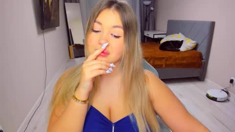 Snapshot of sarahmils chatting on February 2026 02:43:02 PM Sarah online show from February 2026 02:43:02 PM