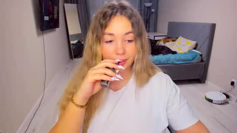 Snapshot of sarahmils chatting on February 2026 03:07:01 PM Sarah online show from February 2026 03:07:01 PM