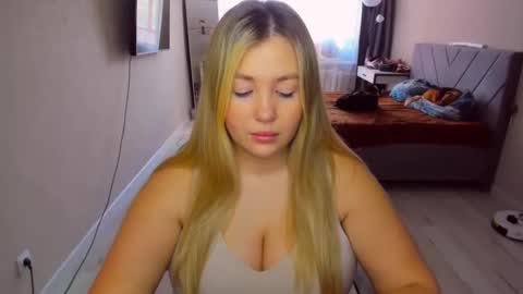 Snapshot of sarahmils chatting on June 2026 10:50:02 AM Sarah online show from June 2026 10:50:02 AM