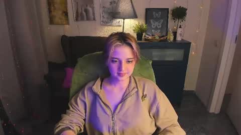 Snapshot of sarahshelby chatting on June 2026 09:20:02 PM Sarah online show from June 2026 09:20:02 PM