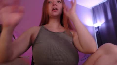 Snapshot of sarahsweetie_ chatting on September 2025 02:09:02 PM Sarah online show from September 2025 02:09:02 PM