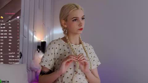 saramist online show from October 2025 01:41:02 AM