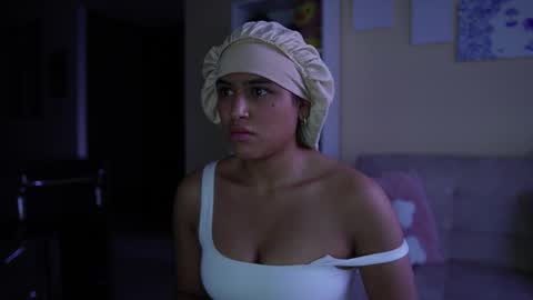 Sara online show from November 2025 10:32:02 PM