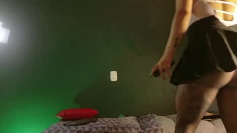 Sara Herrera online show from April 2026 01:05:01 AM