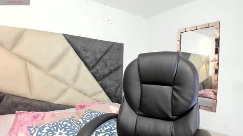 Snapshot of sarawagner_ chatting on November 2025 01:59:02 AM online show from November 2025 01:59:02 AM