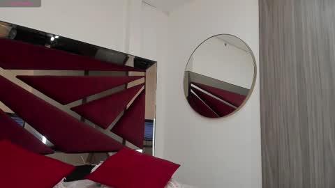 Snapshot of sarawagner_ chatting on November 2025 12:43:01 AM online show from November 2025 12:43:01 AM