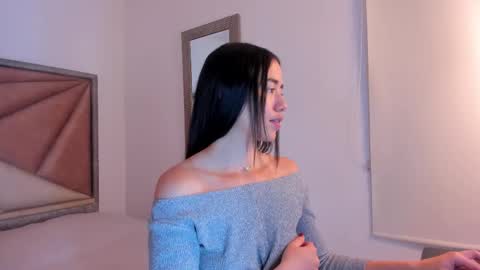 Snapshot of sarawagner_ chatting on December 2025 12:27:01 AM online show from December 2025 12:27:01 AM