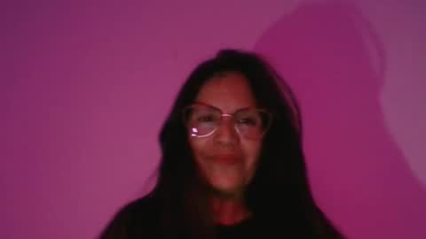 Sarenis online show from October 2025 02:33:01 AM