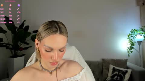 Your Selena 3 online show from January 2026 03:11:01 AM