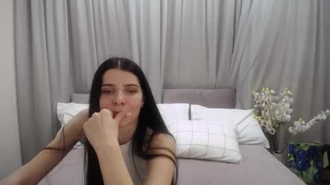 Snapshot of sarra_rich chatting on January 2025 12:11:02 PM Rich online show from January 2025 12:11:02 PM