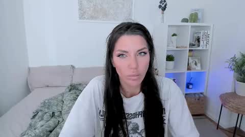 Sasha Miro online show from September 2025 02:02:02 AM