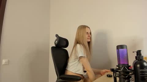 Snapshot of sasha_vesmus chatting on November 2025 08:51:01 PM Sasha Vesmus online show from November 2025 08:51:01 PM