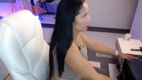 Snapshot of sashaavixen chatting on October 2025 12:05:02 PM Sasha online show from October 2025 12:05:02 PM