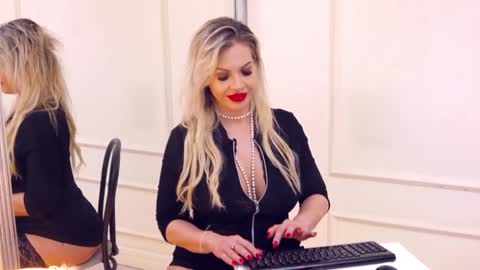 Snapshot of sashavaughn chatting on December 2024 08:44:02 AM Sasha online show from December 2024 08:44:02 AM