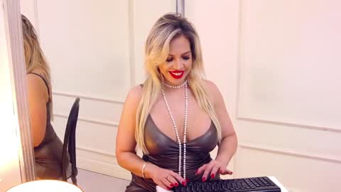 Snapshot of sashavaughn chatting on December 2024 04:19:01 AM Sasha online show from December 2024 04:19:01 AM