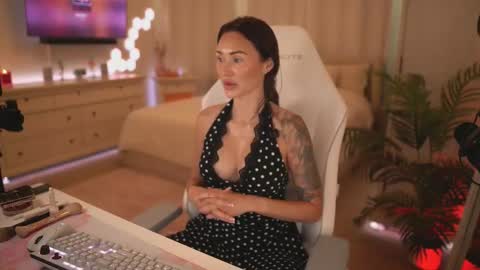 sashawest_official online show from March 2026 04:55:01 PM