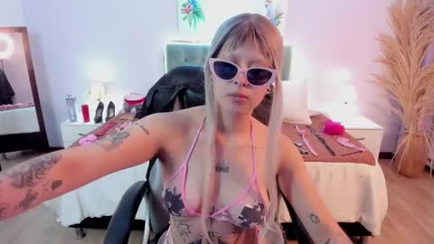 Snapshot of saskia_vellour chatting on February 2026 06:17:01 PM saskia_vellour online show from February 2026 06:17:01 PM